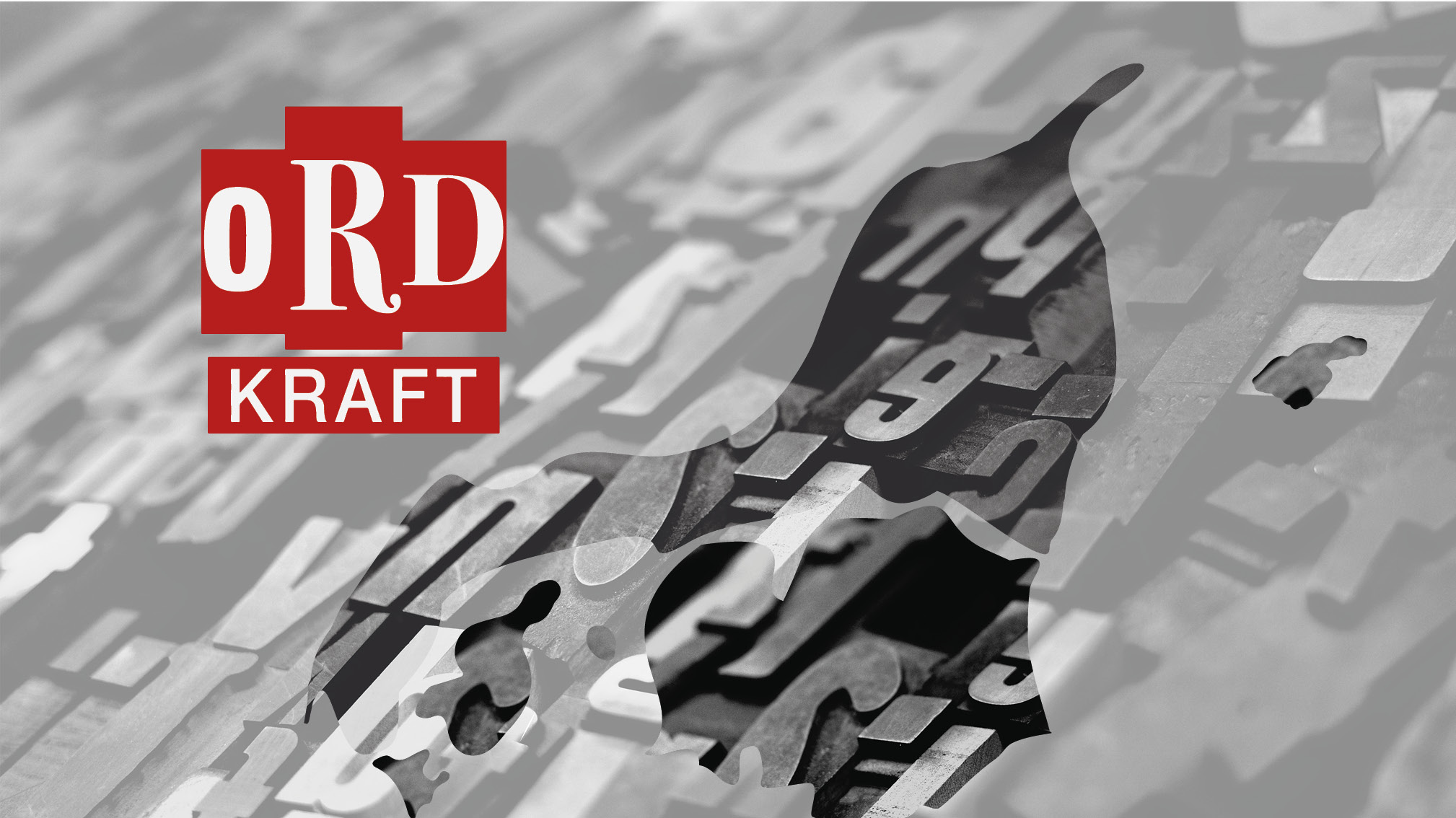 Ordkrafts logo og omridset af Nordjylland ses oven på gamle blybogstaver.